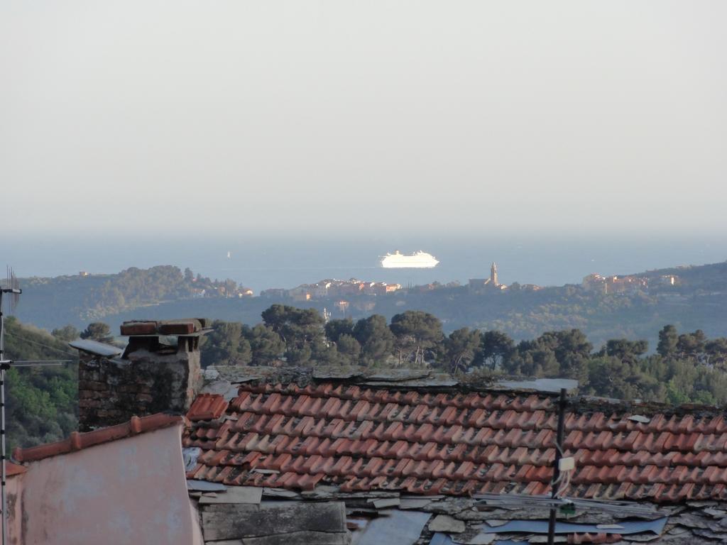 Il Merlo Della Rocca Villa Imperia Rum bild