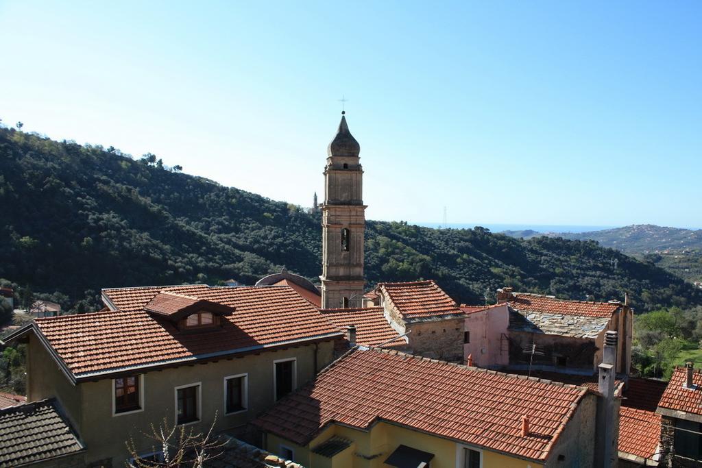 Il Merlo Della Rocca Villa Imperia Rum bild