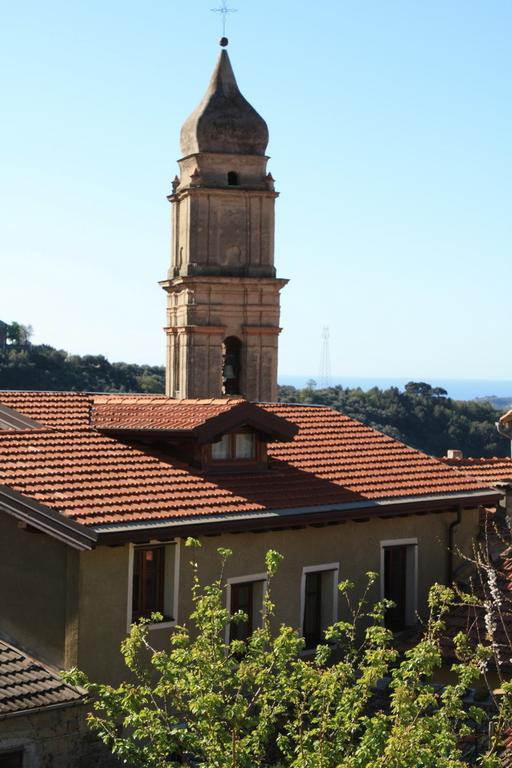 Il Merlo Della Rocca Villa Imperia Rum bild